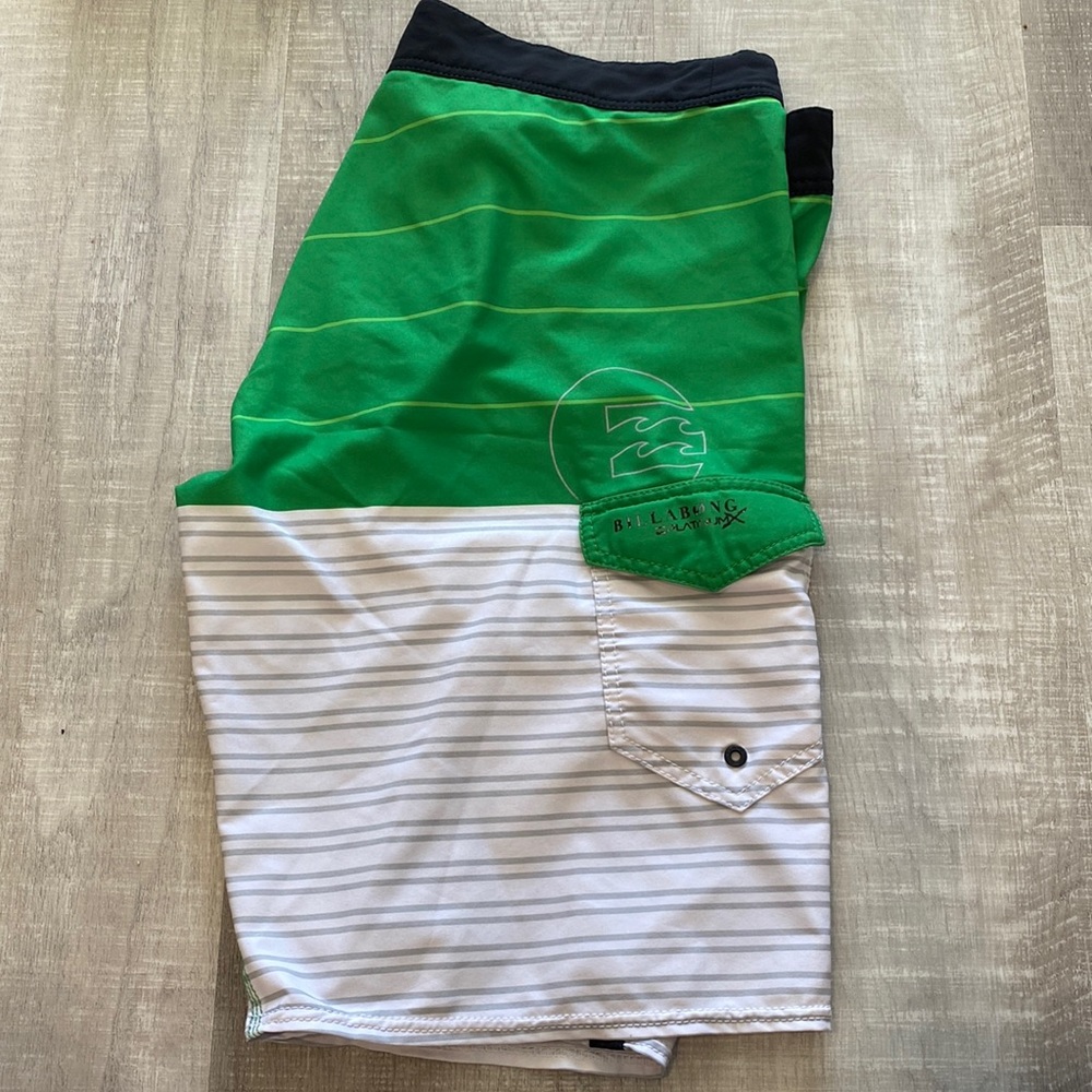 Billabong 34 board shorts